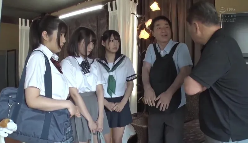 Thất nghiệp, ông bố khốn nạn dẫn 3 nhóc con đi bán dâm